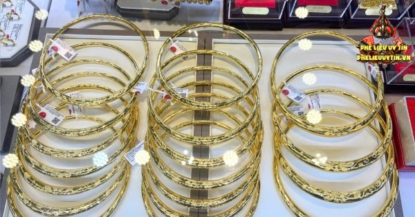 [Giá vàng hôm nay (25/9) giảm nhẹ, tiếp tục giao dịch dưới mốc 4.300 USD/ounce khi kỳ vọng Fed tăng lãi suất gây sức ép.