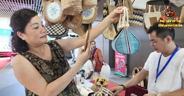 [Sản phẩm công nghiệp nông thôn tiêu biểu không chỉ là danh hiệu ghi nhận nỗ lực của các cơ sở sản xuất, mà còn mở cơ hội để sản phẩm đến gần hơn với người tiêu dùng quốc tế.
