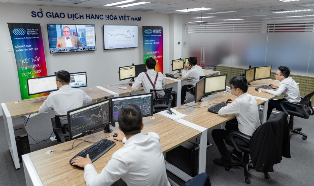 [Giá bạc tăng vọt, nhóm năng lượng ‘gây sức ép’ lên MXV-Index