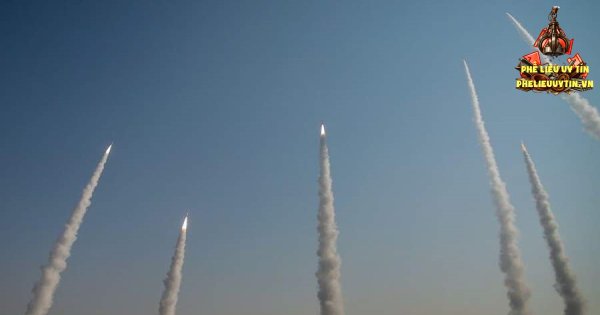[Tin công nghiệp quốc phòng 31/3: Iran tuyên bố sử dụng tên lửa đạn đạo mới; Ukraine được "tặng" 5 tên lửa Patriot…