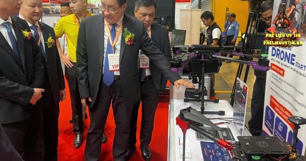 [Sáng 27/11, tại Trung tâm Hội chợ và Triển lãm Sài Gòn (SECC), TP. Hồ Chí Minh, chuỗi Triển lãm quốc tế Vinamac Expo 2025 chính thức khai mạc, quy tụ hơn 1.050 gian hàng.
