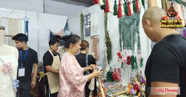 [Hà Nội chú trọng bồi dưỡng năng lực cán bộ làm công tác khuyến công, đồng thời triển khai nhiều chính sách hỗ trợ cơ sở công nghiệp nông thôn đổi mới công nghệ, phát triển sản xuất.